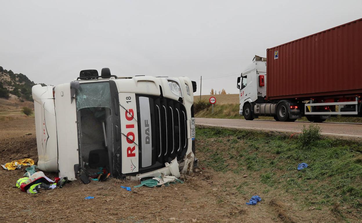Palencia: El camionero fallecido en Baltanás transportaba mercancía a Renault y no llevaba puesto el cinturón