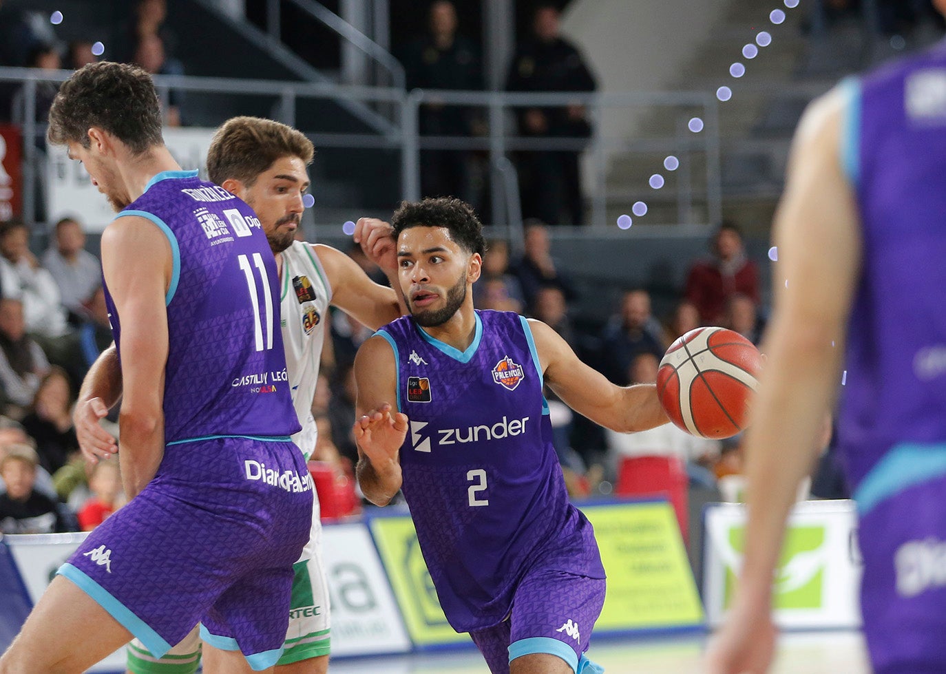 Zunder Palencia Baloncesto 77 - 63 TAU Castelló