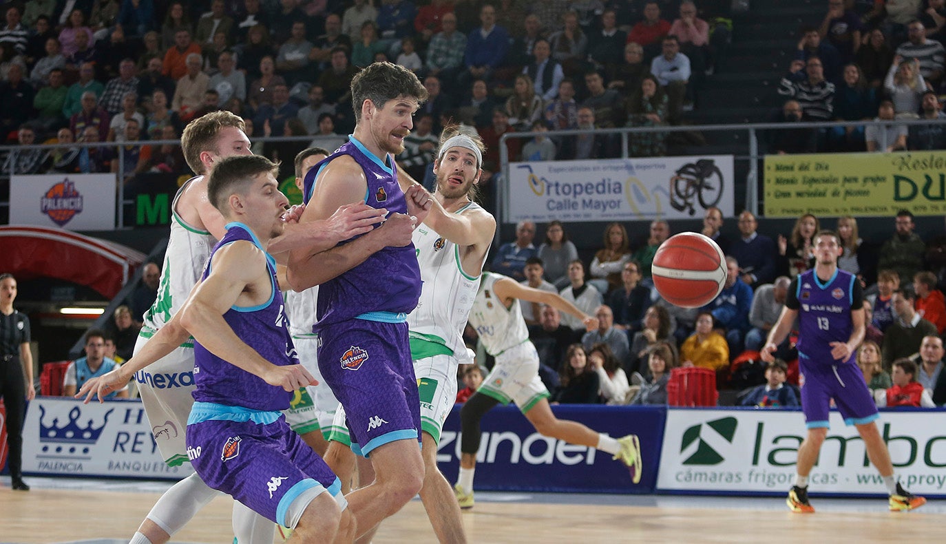 Zunder Palencia Baloncesto 77 - 63 TAU Castelló