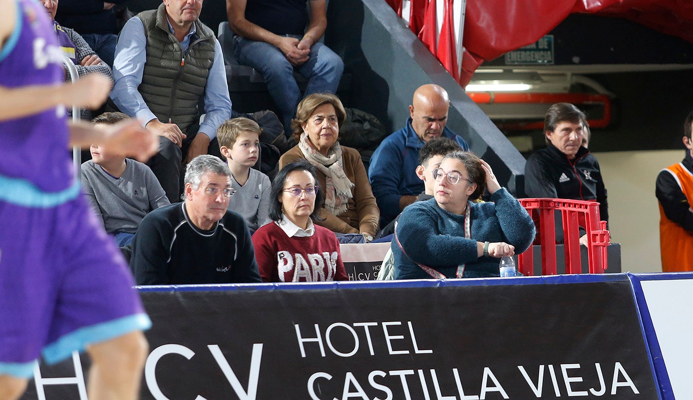 Zunder Palencia Baloncesto 77 - 63 TAU Castelló