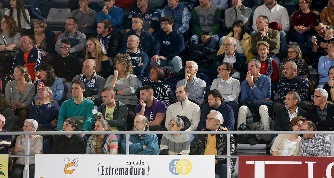 Zunder Palencia Baloncesto 77 - 63 TAU Castelló