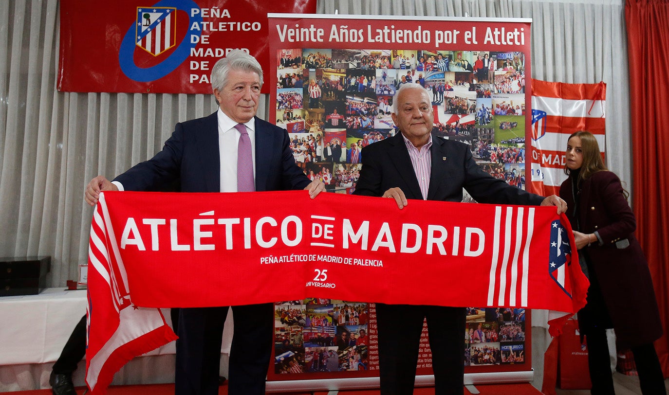 Enrique Cerezo, visita a la peña atlética de Palencia