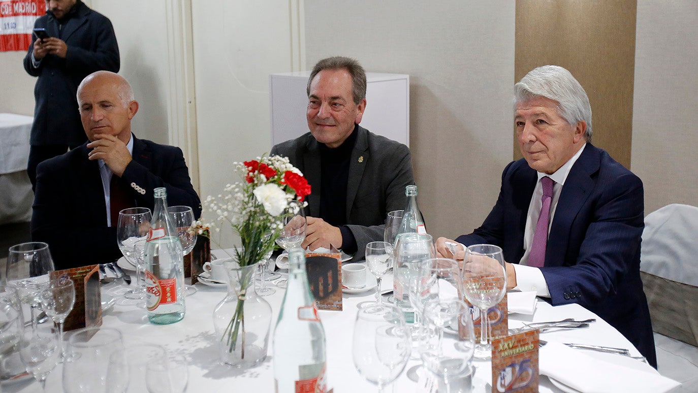 Enrique Cerezo, visita a la peña atlética de Palencia