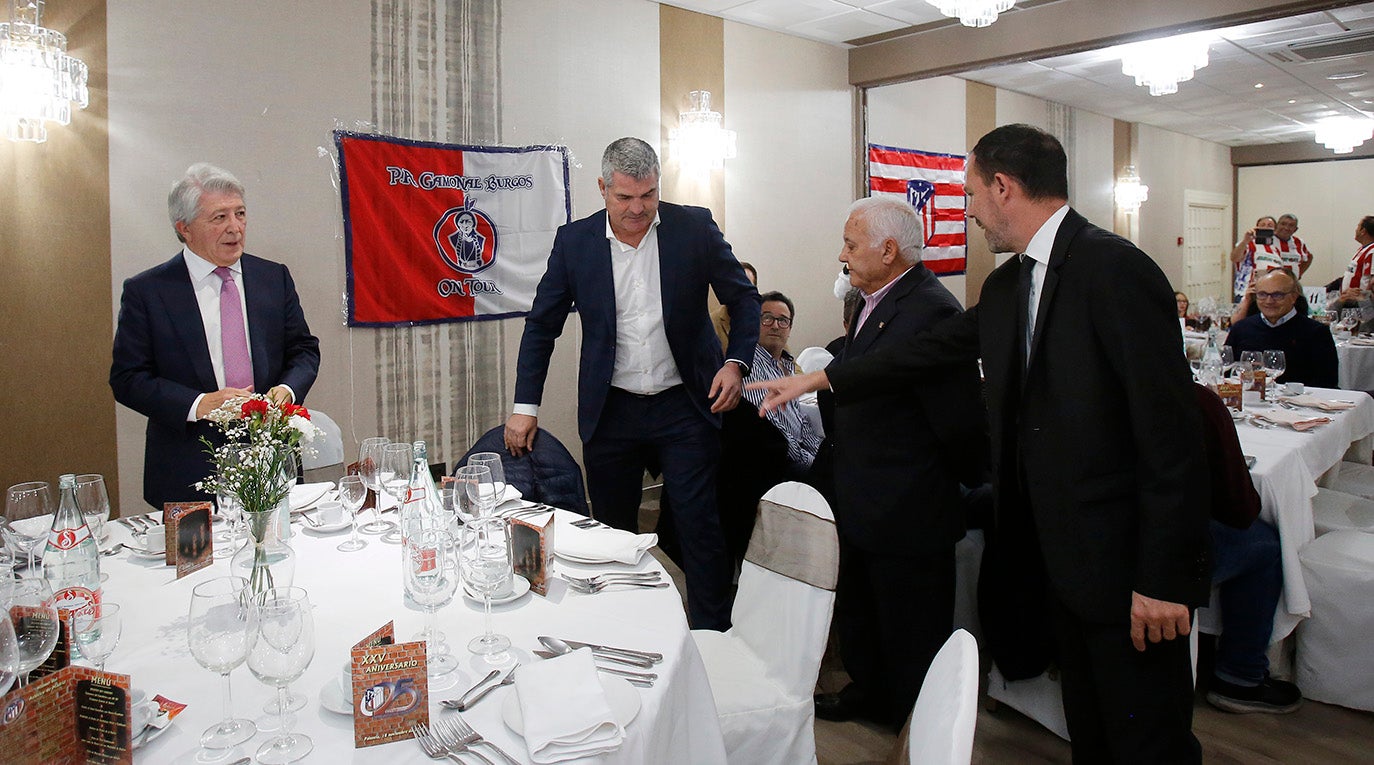 Enrique Cerezo, visita a la peña atlética de Palencia