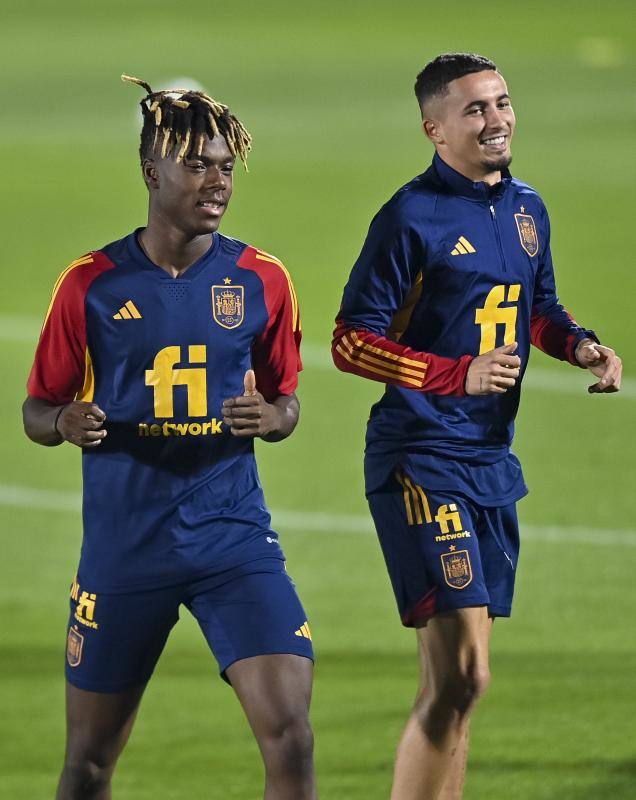 Nico Williams y Yéremy Pino, dos de los extremos de Luis Enrique