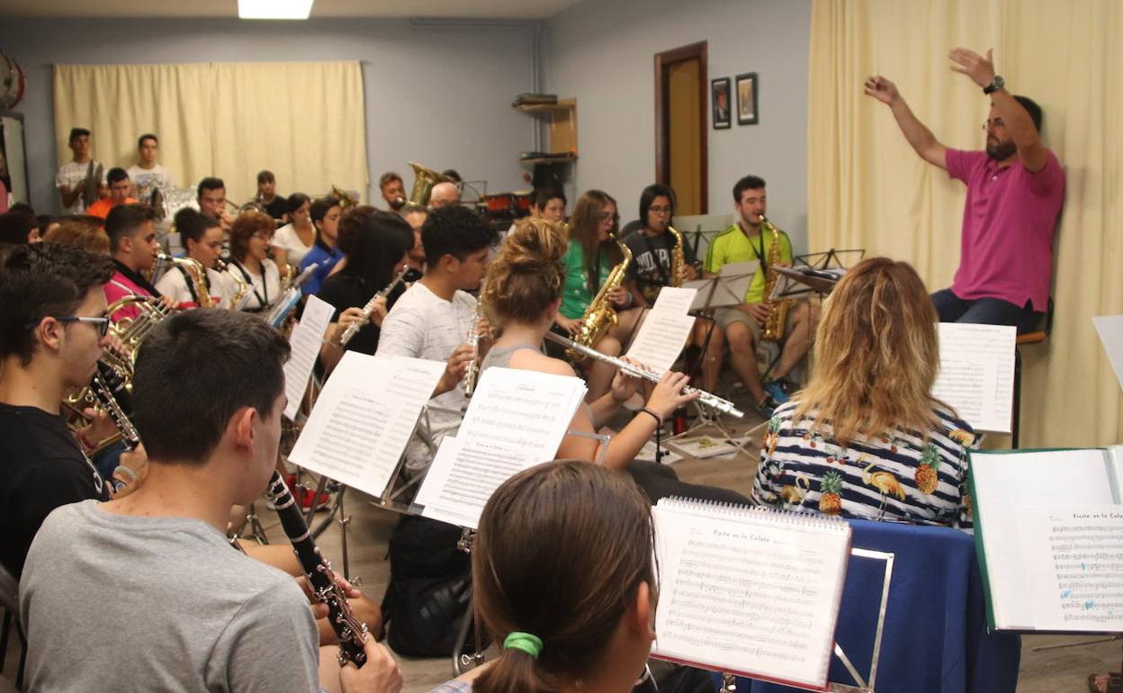 Ensayo de alumnos de la Escuela Municipal de Música de Cuéllar. 