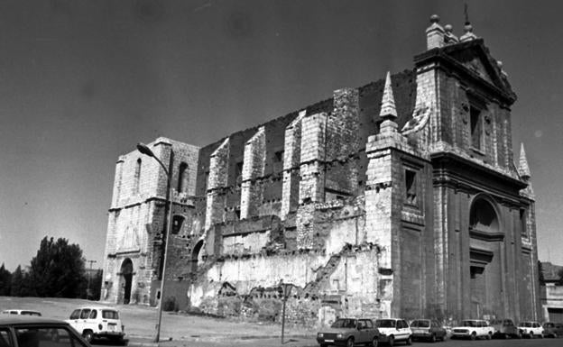 Imagen principal - Ruinas de San Agustín en los años ochenta del siglo pasado