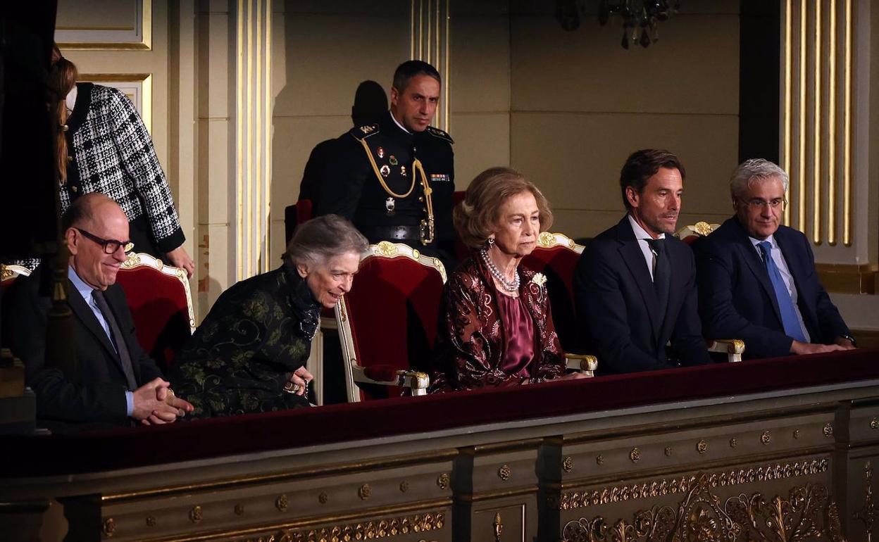 La Reina Sofía y la Princesa Irene de Grecia, en la 37º edición de los Premios BMW de Pintura. 