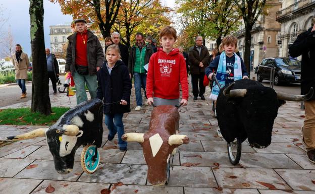 Partidarios de los toros se manifiestan en Bayona (Francia).