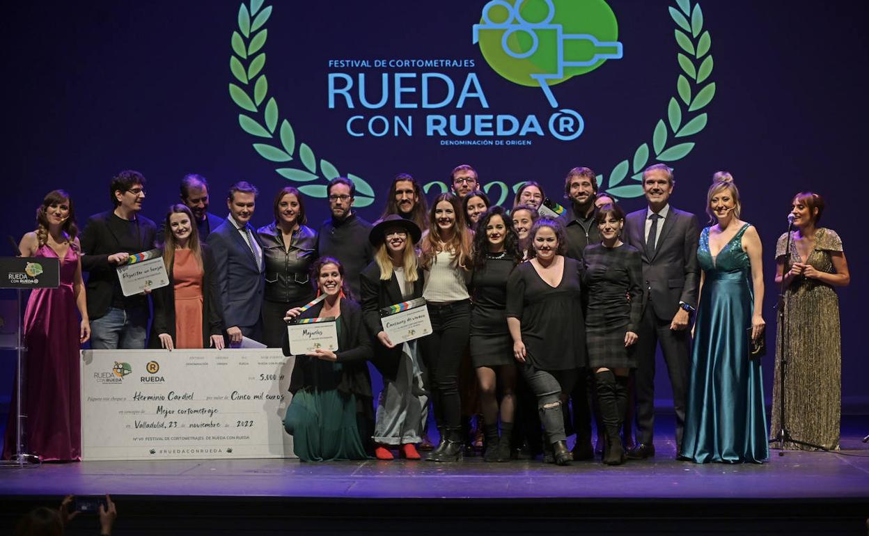 Los ganadores del concurso de cortos Rueda con Rueda, en la entrega de premios. 