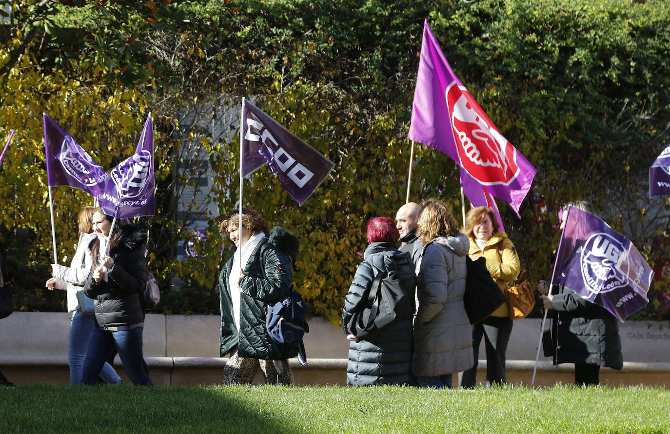 Sindicatos e instituciones salen a la calle para clamar contra la lacra de la violencia de género