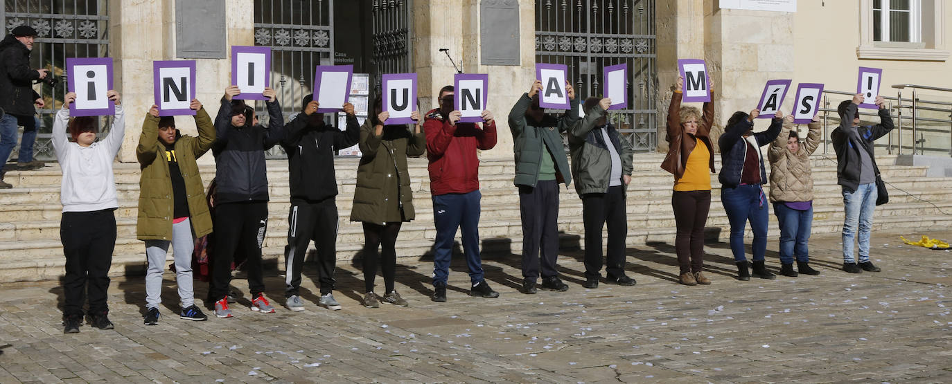 Sindicatos e instituciones salen a la calle para clamar contra la lacra de la violencia de género