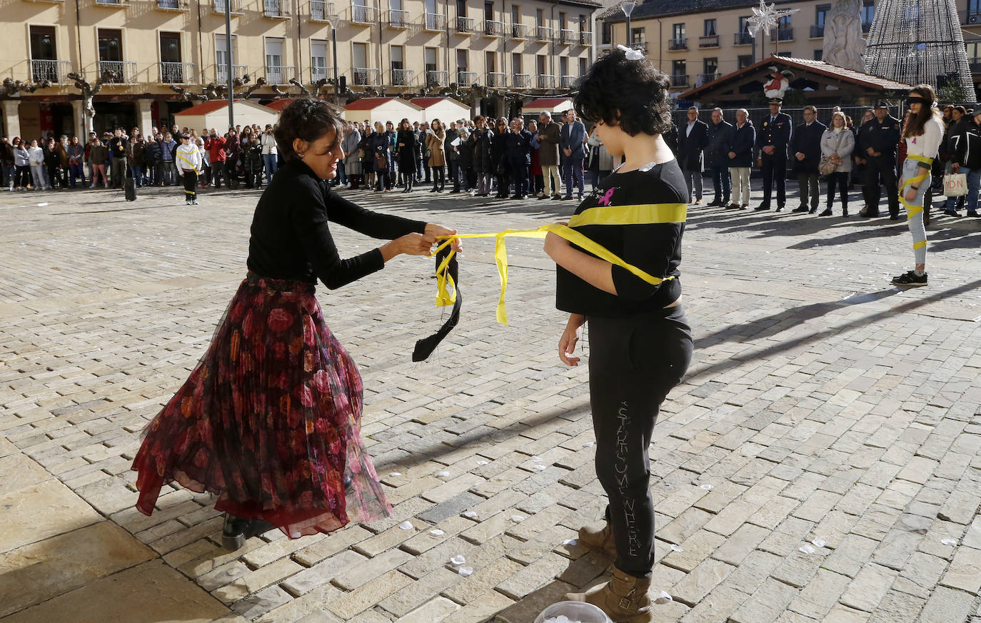 Sindicatos e instituciones salen a la calle para clamar contra la lacra de la violencia de género