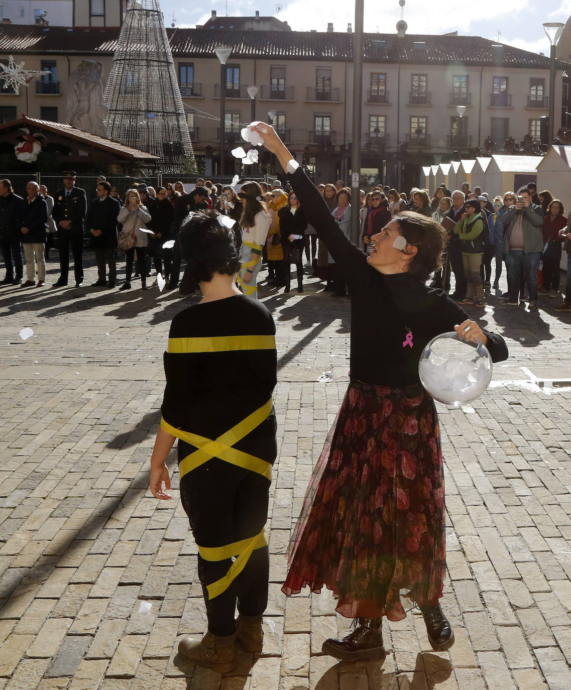 Sindicatos e instituciones salen a la calle para clamar contra la lacra de la violencia de género