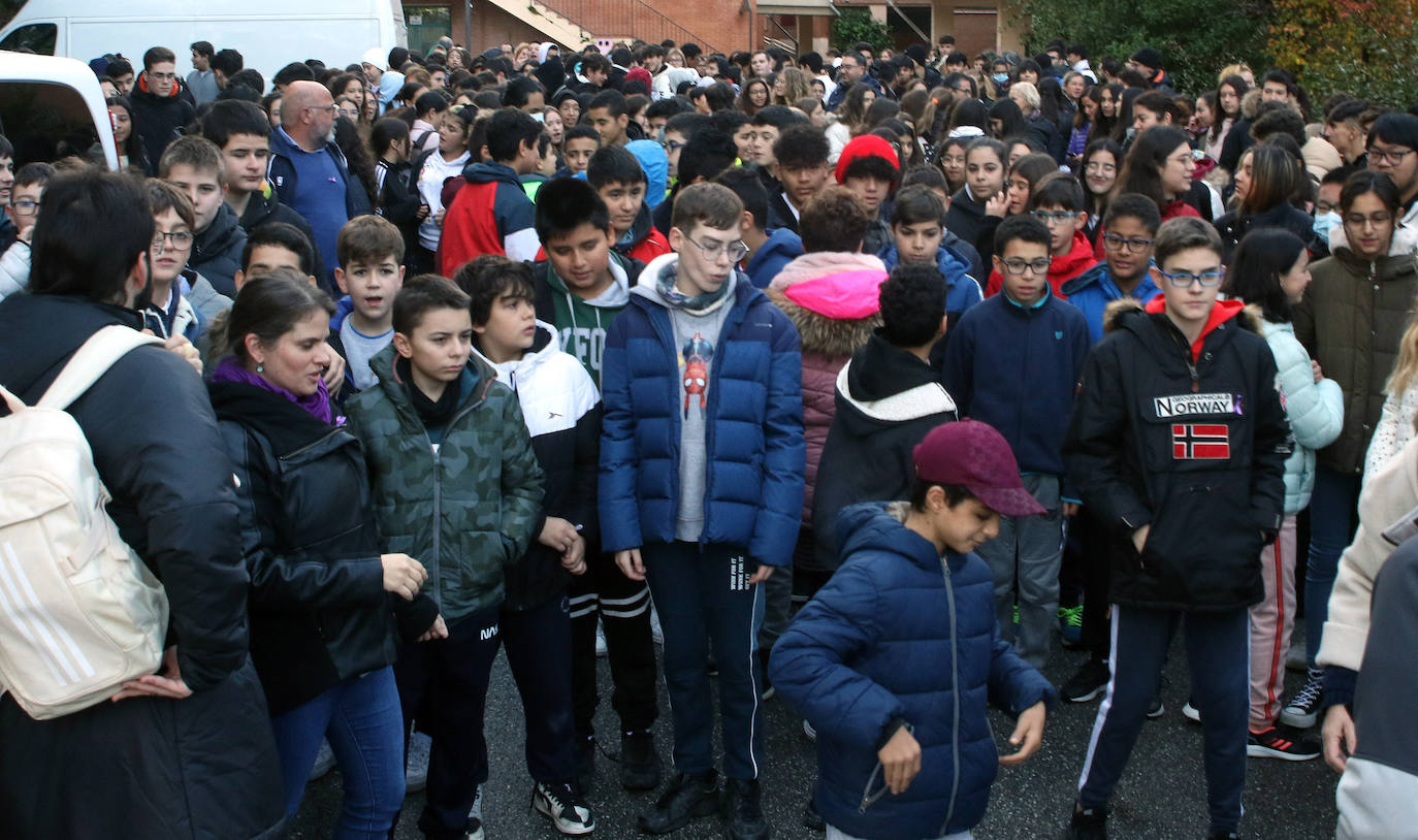 Actos contra la violencia machista en el IES Giner de los Ríos y Colegio San José.