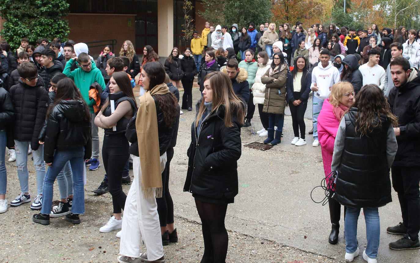 Actos contra la violencia machista en el IES Giner de los Ríos y Colegio San José.