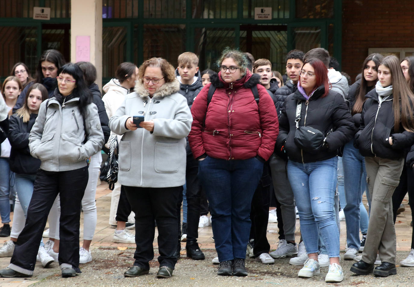 Actos contra la violencia machista en el IES Giner de los Ríos y Colegio San José.