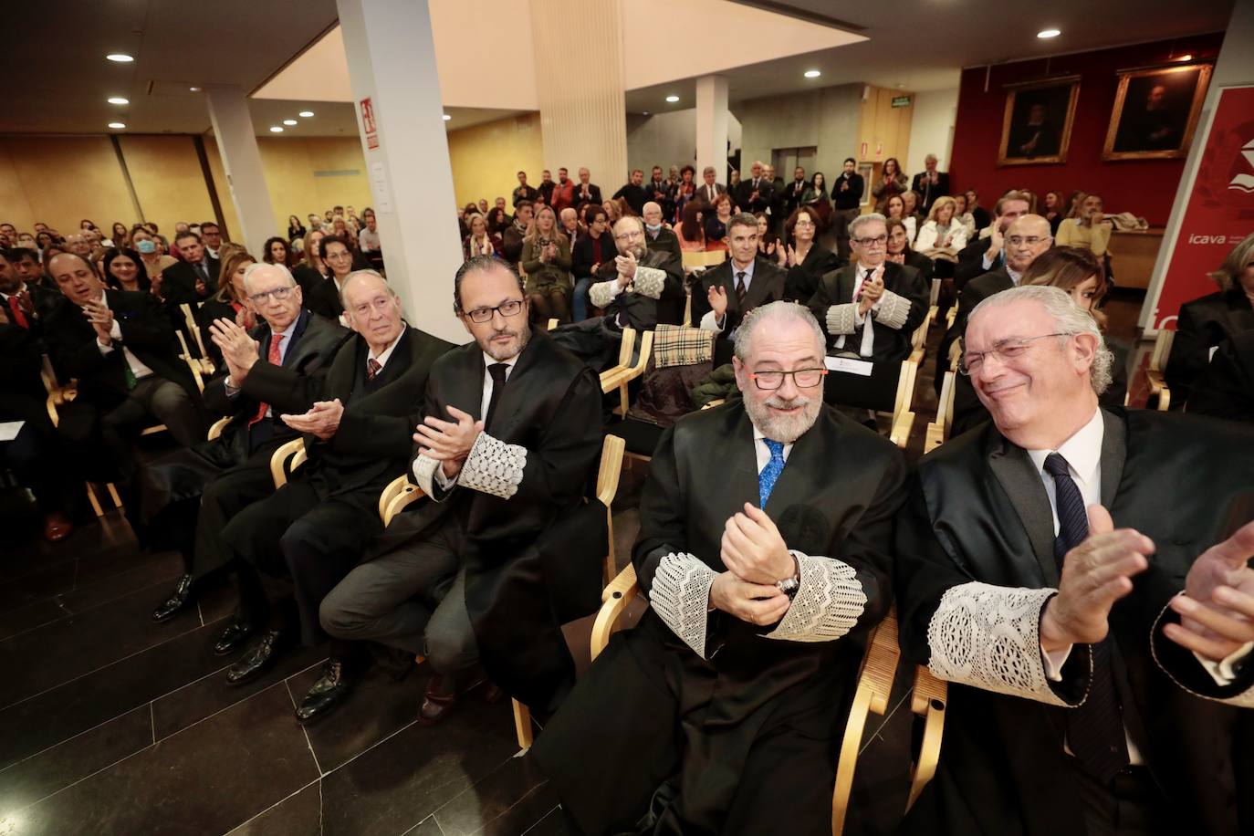 Fotos: El Colegio de Abogados de Valladolid entrega sus insignias