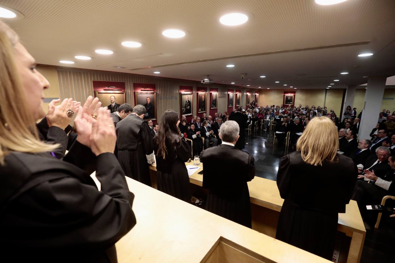 Fotos: El Colegio de Abogados de Valladolid entrega sus insignias