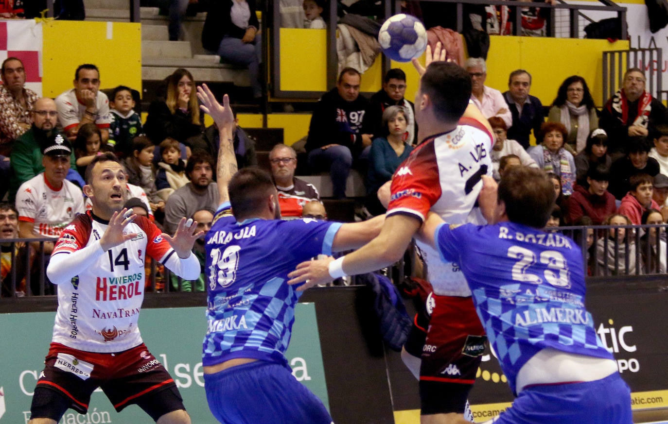 Victoria del Balonmano Nava ante Oviedo. 