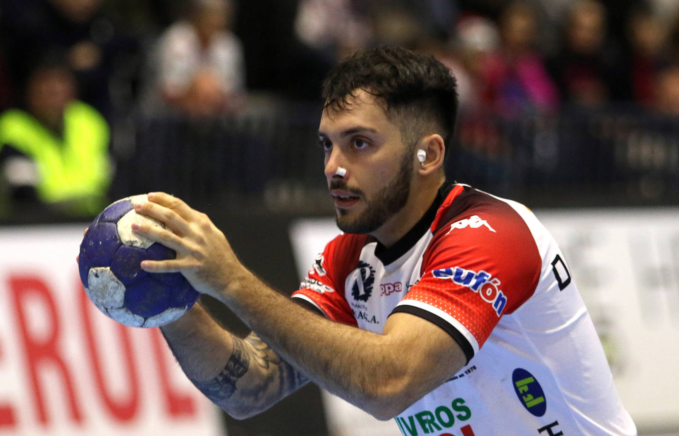 Victoria del Balonmano Nava ante Oviedo. 