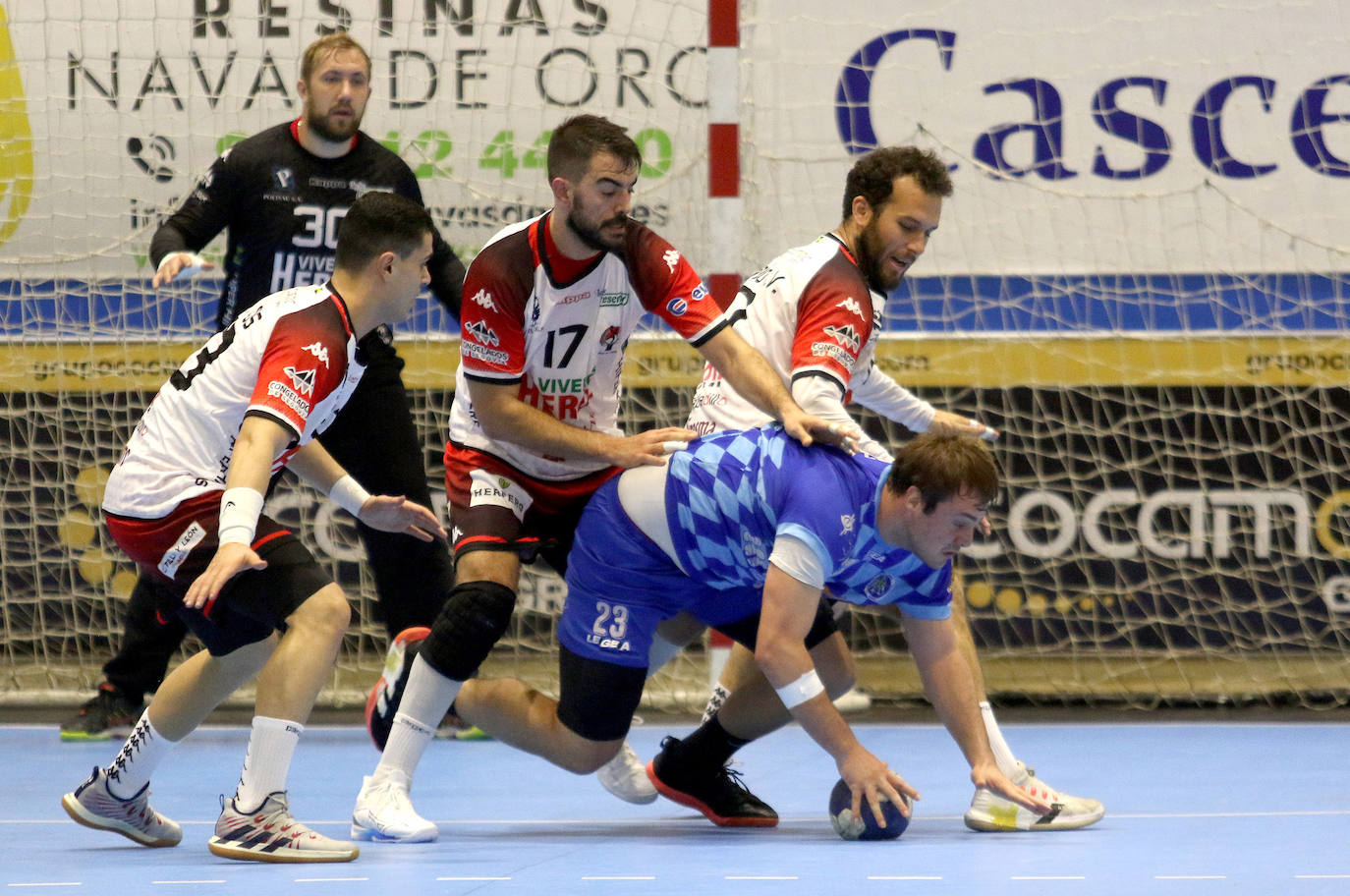 Victoria del Balonmano Nava ante Oviedo. 