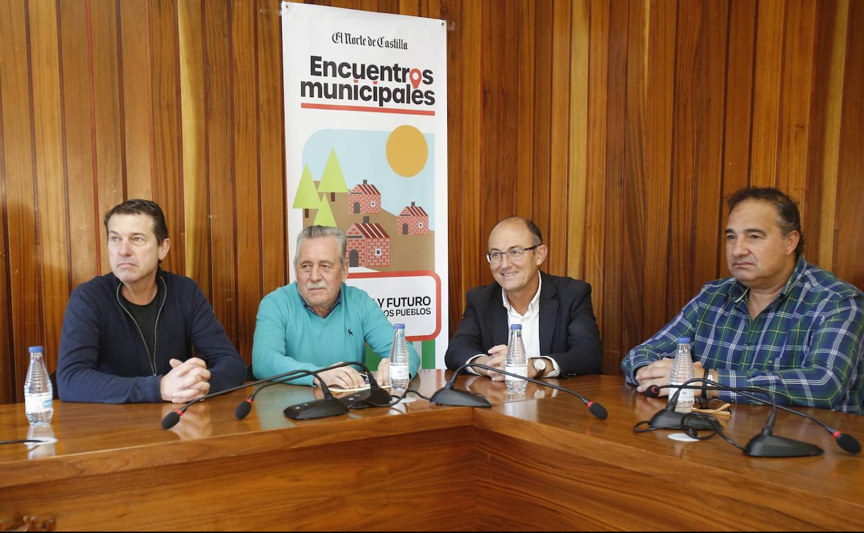 Juan Carlos Cantera, alcalde de Villaviudas; José María López Acero, alcalde de Venta de Baños; Jorge Domingo Martínez Antolín, alcalde de Torquemada, e Ignacio Valdeolmillos, alcalde de Hornillos de Cerrato. 