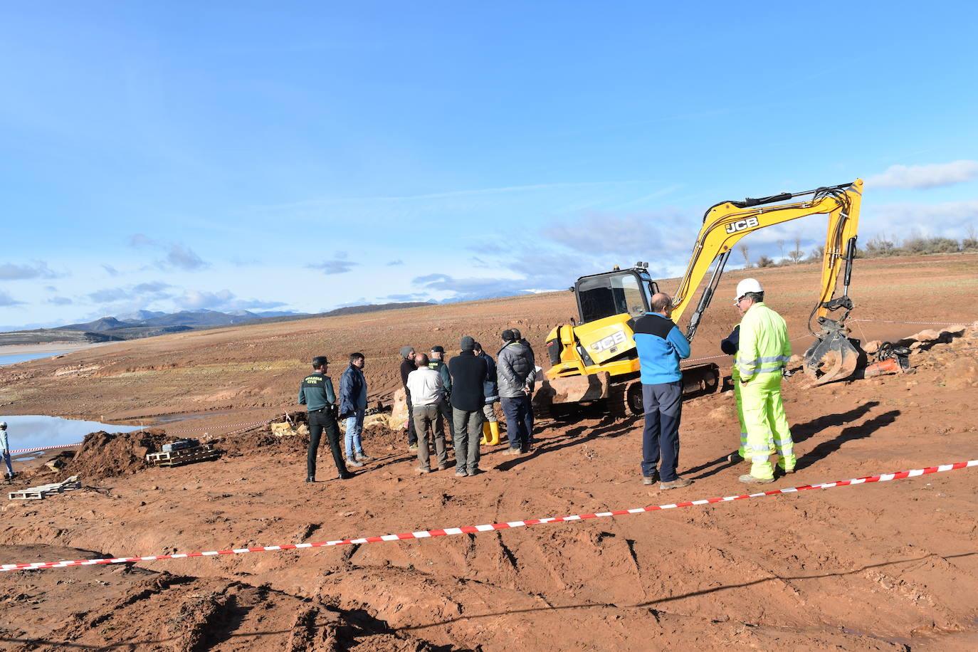 Fotos: Polémica por la extracción de fósiles en el pantano de Aguilar