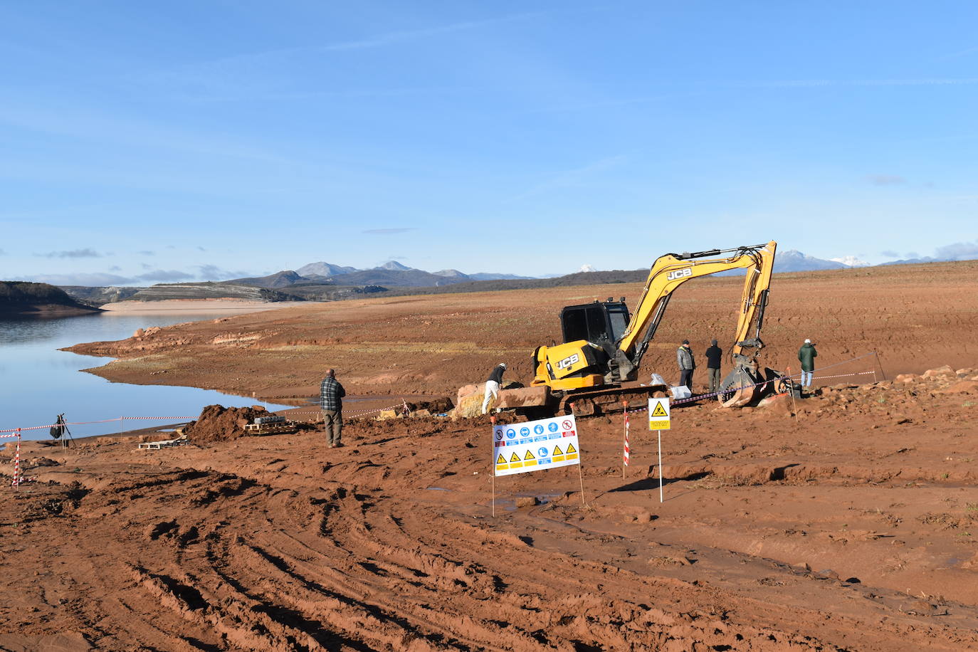 Fotos: Polémica por la extracción de fósiles en el pantano de Aguilar