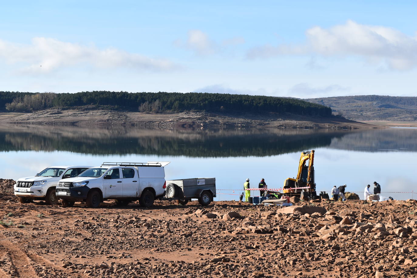 Fotos: Polémica por la extracción de fósiles en el pantano de Aguilar