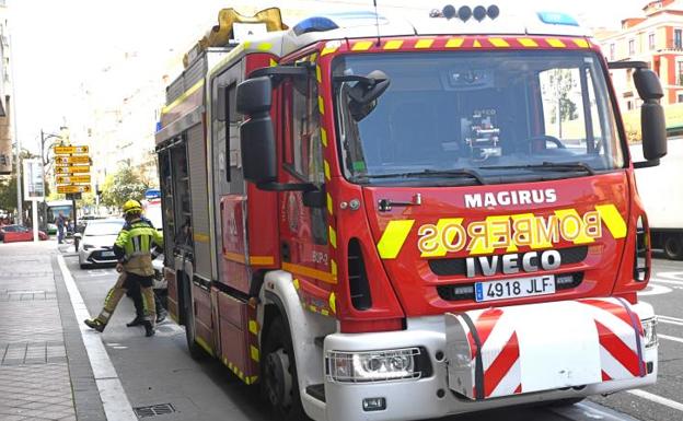 Arde una vivienda abandonada en el barrio de La Rubia