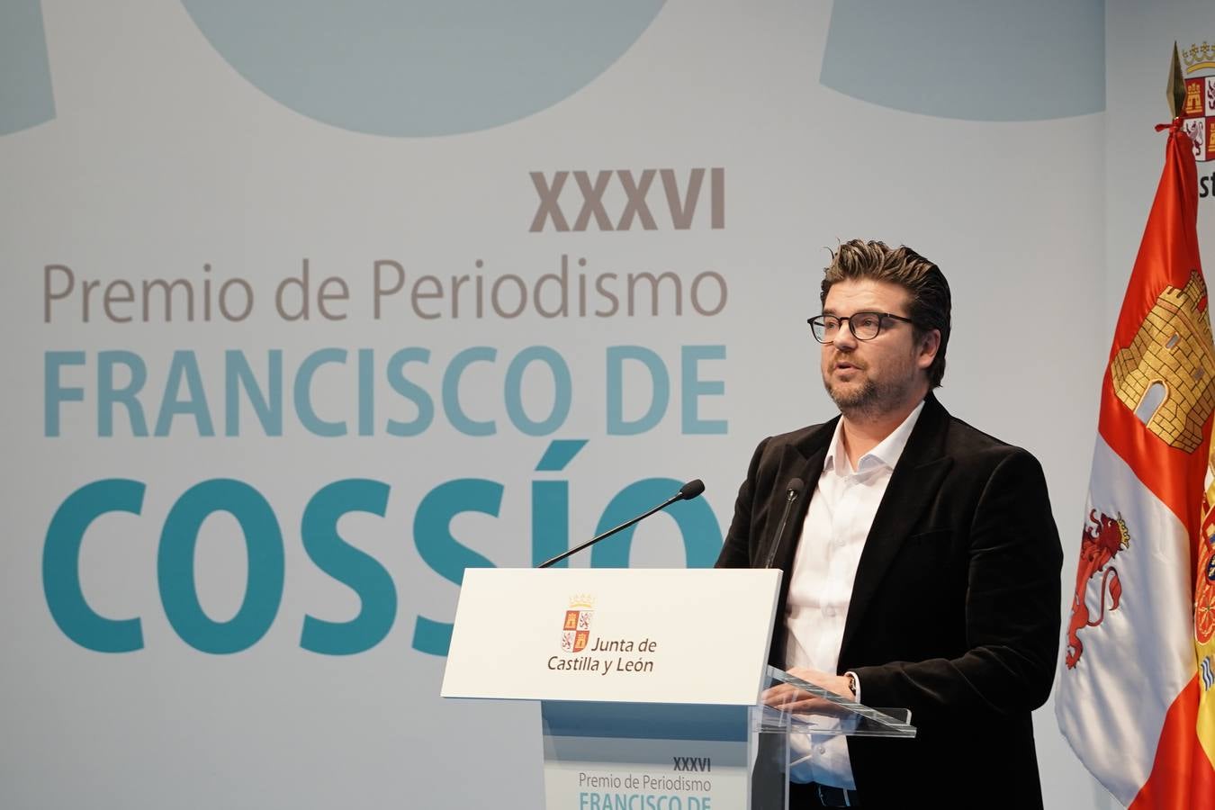 Rodrigo Ucero, de El Norte de Castilla, agradece el premio.