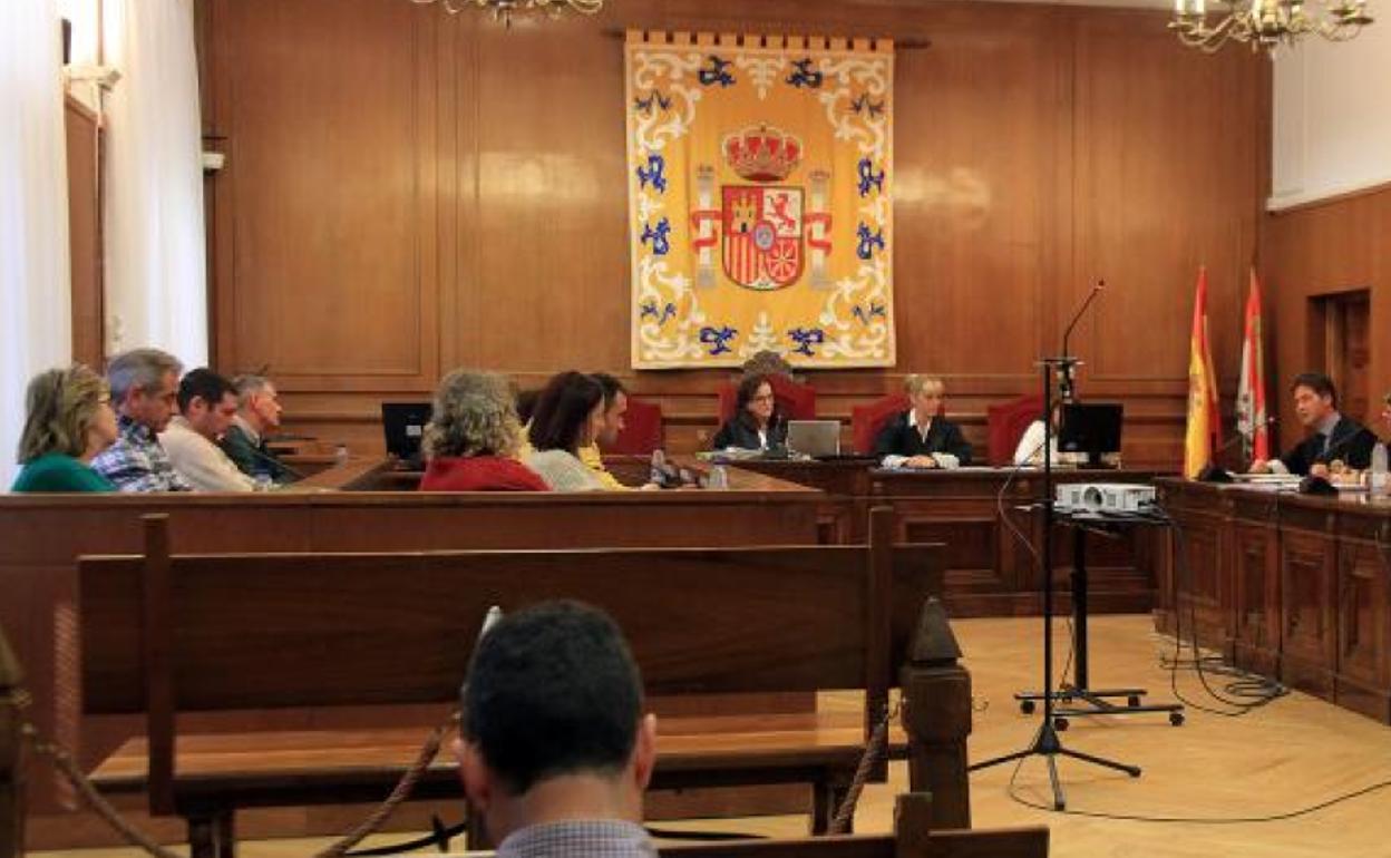 El juicio se celebró ante tribunal popular en la Audiencia Provincial de Segovia. 