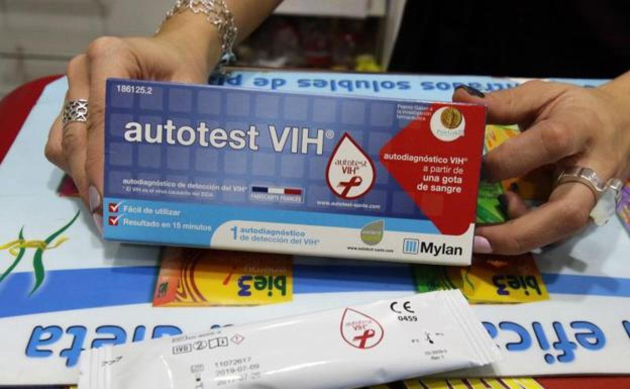 Test para detección del VIH en una farmacia de Segovia. 