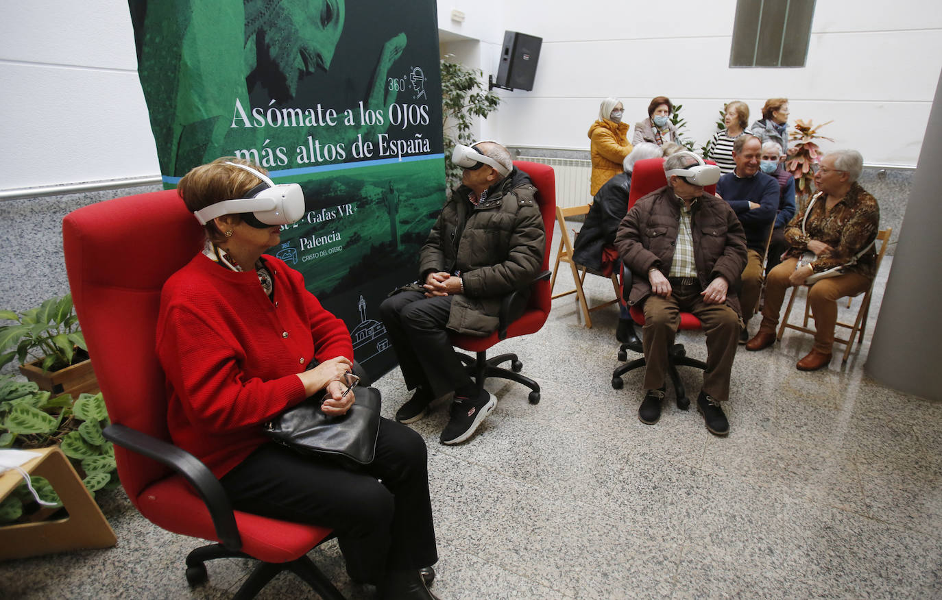 Fotos: Las personas mayores también suben a los ojos del Cristo