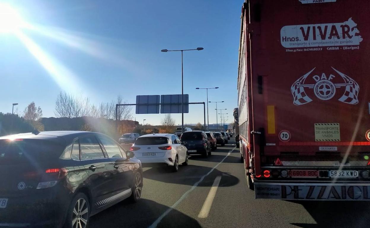 Retenciones en la ronda exterior por el siniestro en la kilómetro 16. 