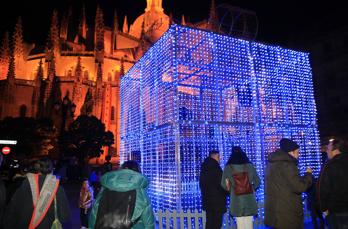 Iluminación navideña en las calles del centro de Segovia.