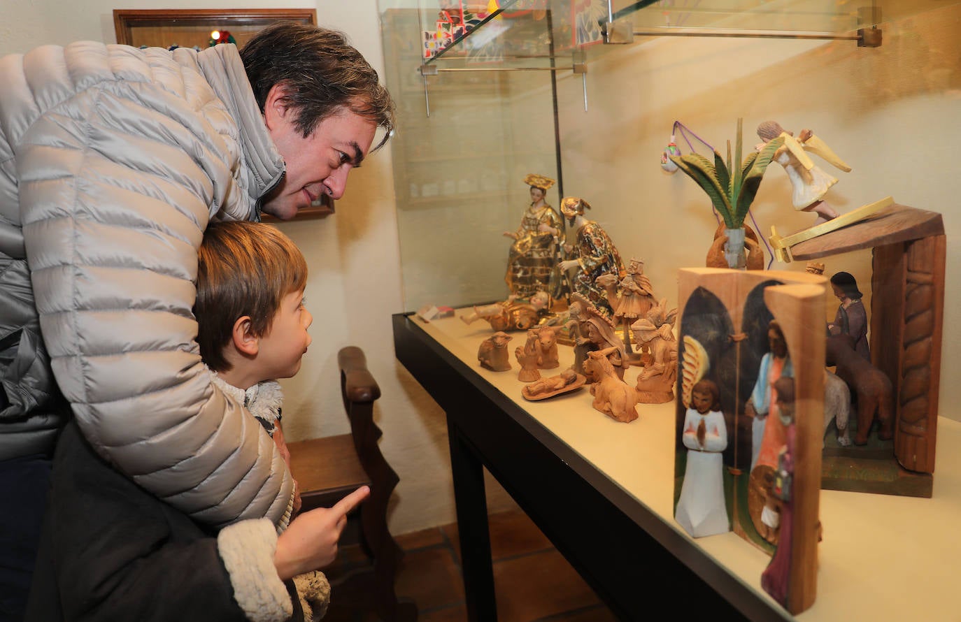 Fotos: Exposición de belenes de las clarisas de Carrión