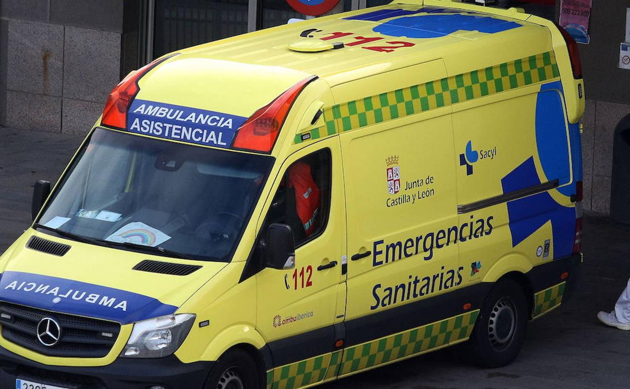 Una ambulancia del 112 de Castilla y León, en una imagen de archivo. 