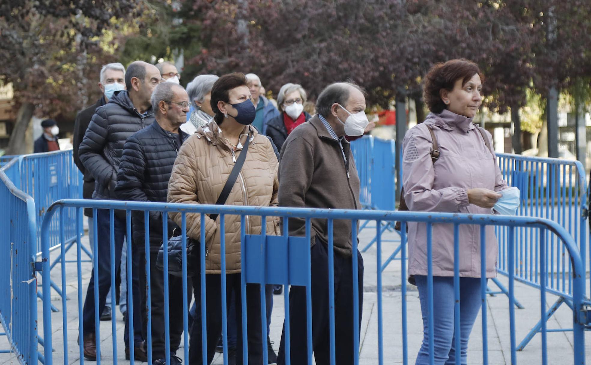 Nuevos efectos de la vacuna del covid: más sangrado menstrual y urticaria