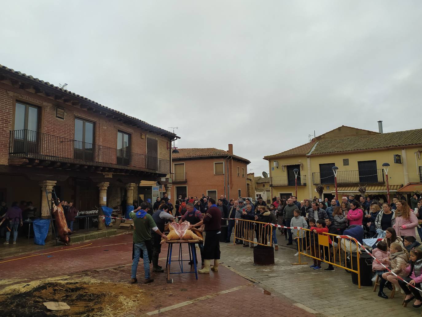 Fotos: IV Fiesta de la Matanza en Villabrágima (Valladolid)