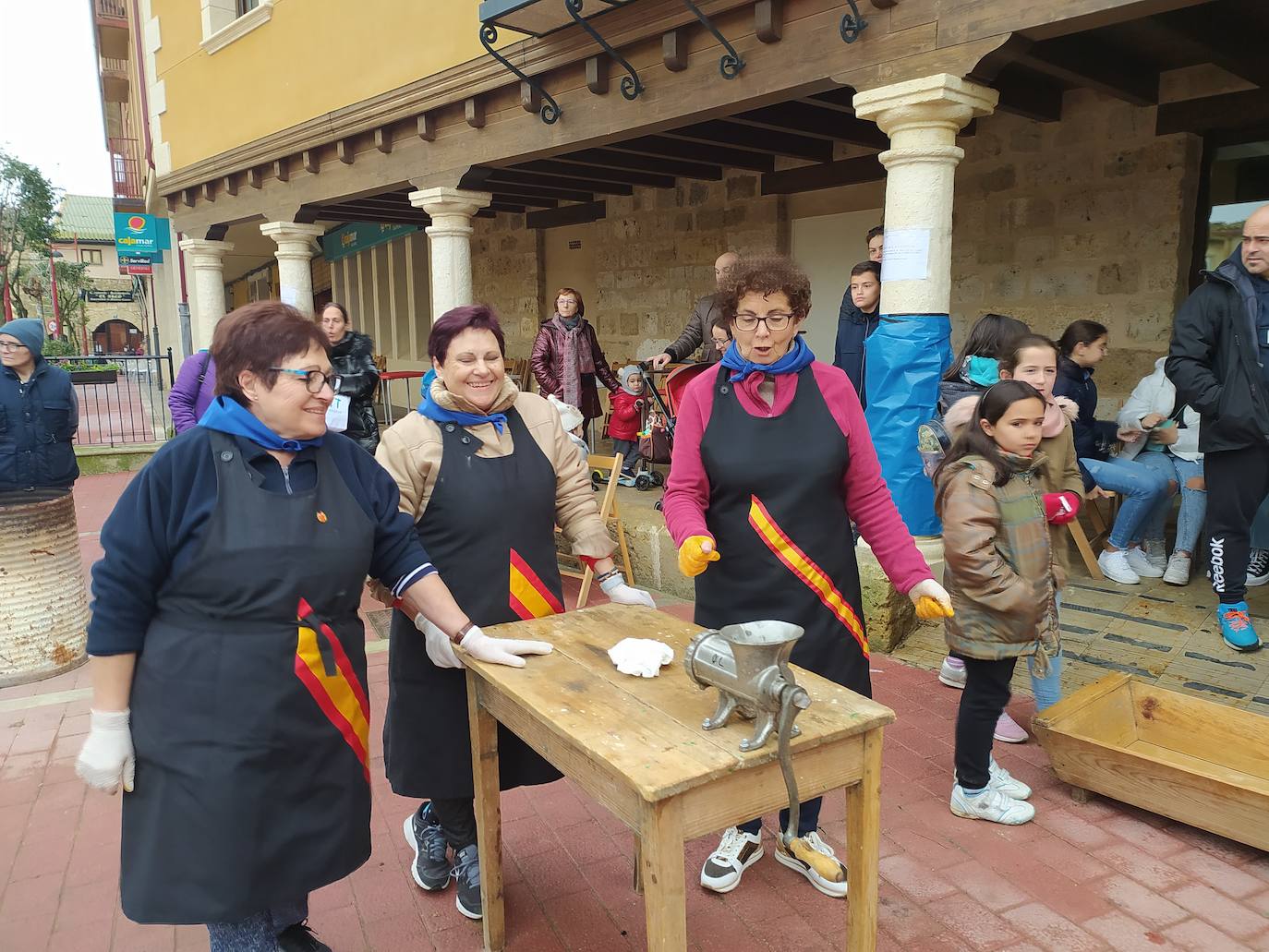 Fotos: IV Fiesta de la Matanza en Villabrágima (Valladolid)