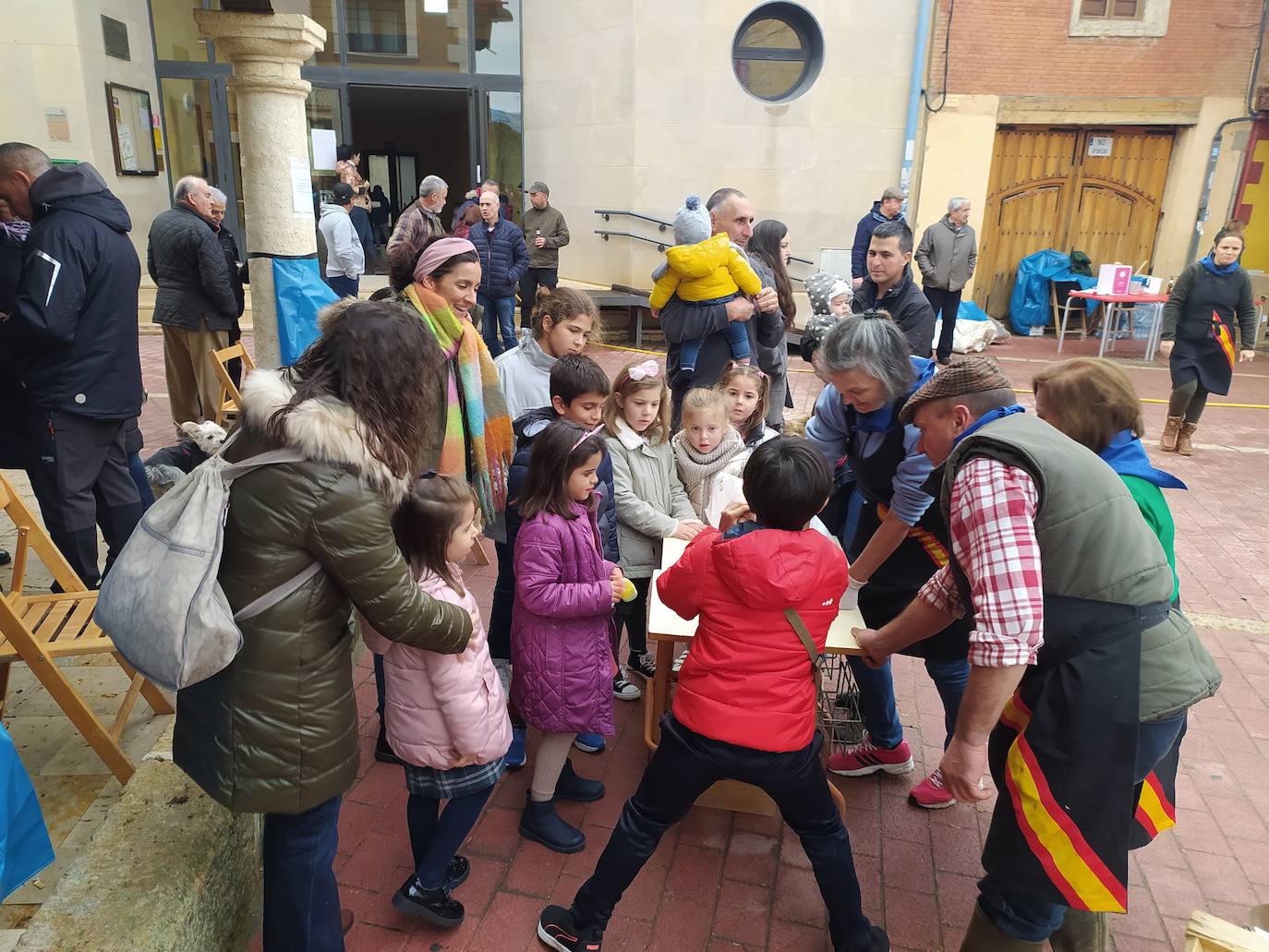 Fotos: IV Fiesta de la Matanza en Villabrágima (Valladolid)