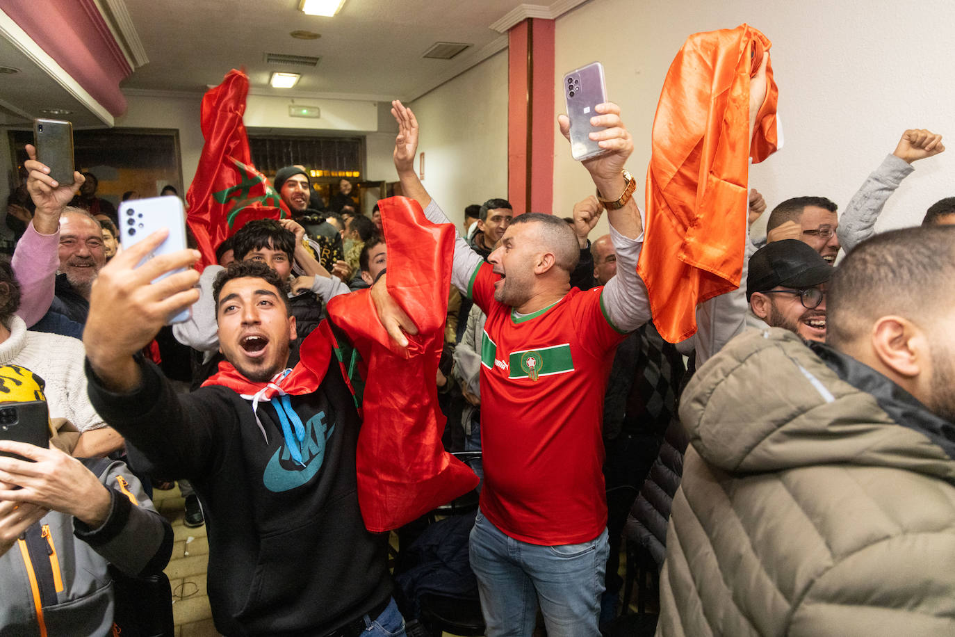 Fotos: Celebración en el barrio de Delicias por la victoria de Marruecos