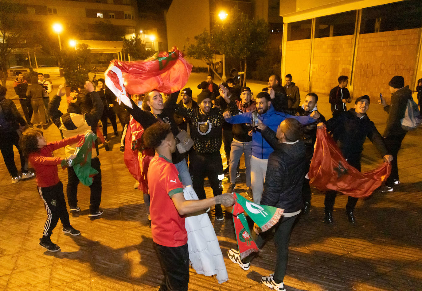 Fotos: Celebración en el barrio de Delicias por la victoria de Marruecos