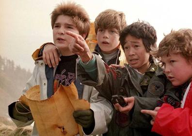 Imagen secundaria 1 - El grupo Mecano y una escena de 'Los Goonies'.