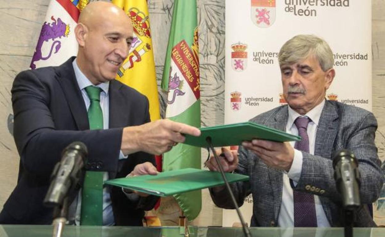 El alcalde de León y el rector de la universidad leonesa, promotores de la candidatura. 