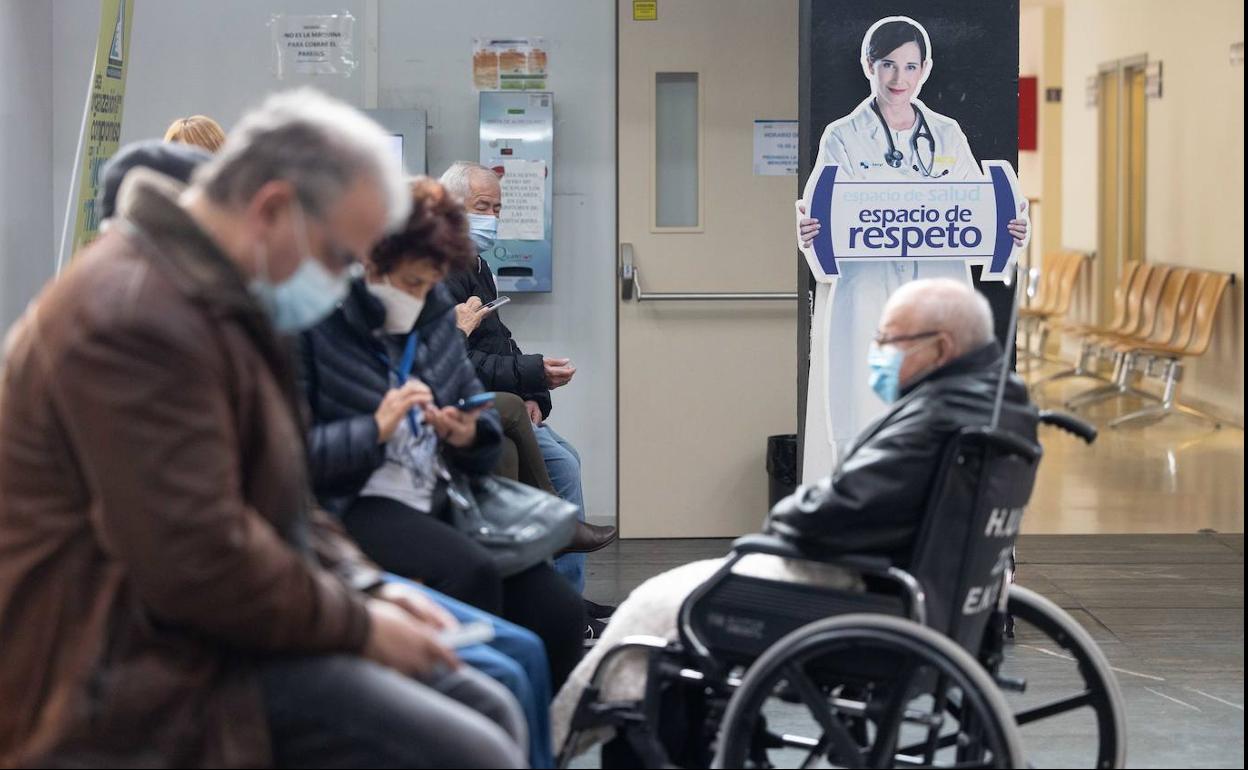 Pacientes en laPacientes en una sala de espera del Río Hortega de Valladolid. 