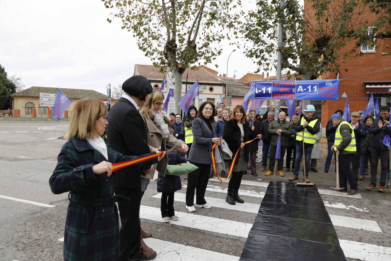 La plataforma A-11 recrea la inauguración del primer asfaltado de la A-11 en Peñafiel.