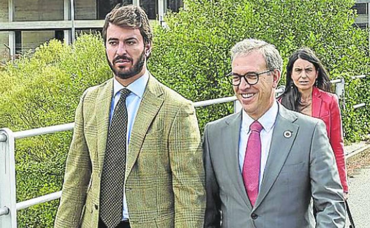 Juan García-Gallardo y Mariano Veganzones, en la central nuclear de Garoña en septiembre.